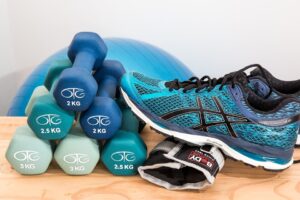 Fitness halters met hardloopschoenen uitgelichte afbeelding
